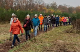 senioren op wandel 